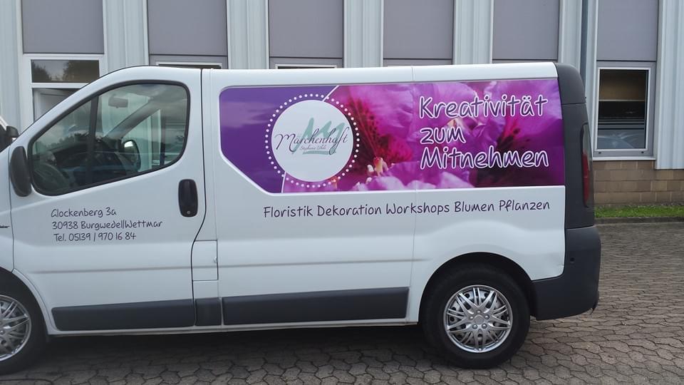 Moderne digitale Produktions- und Druckmaschinen für Broschüren und Plakate
